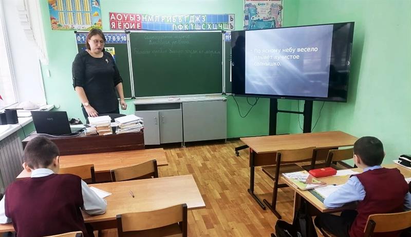 Урок русского языка в 4 классе на тему «Глаголы в предложении» Урок русского языка в 4 классе на тему «Глаголы в предложении».